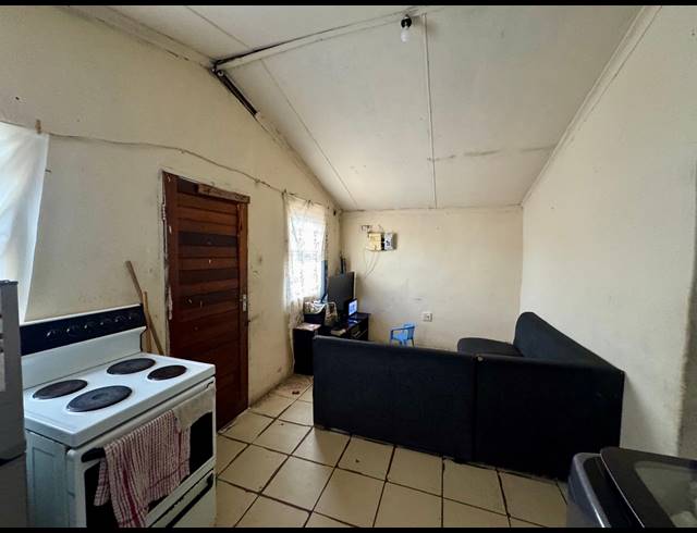 2 BEDROOM FREEHOLD FOR SALE IN KUYASA
